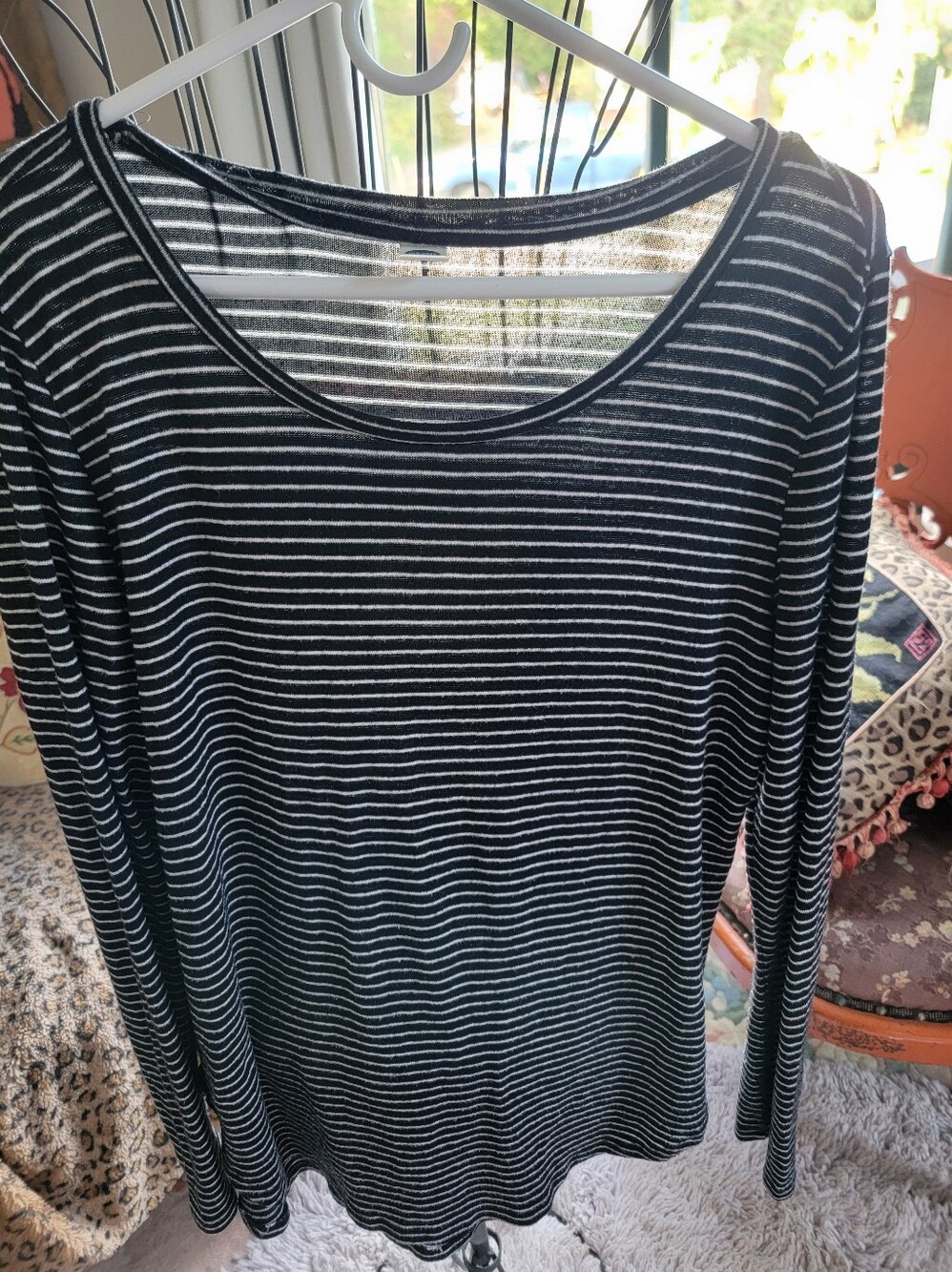 Old Navy Black and White Striped Long Sleeve Tee Size M